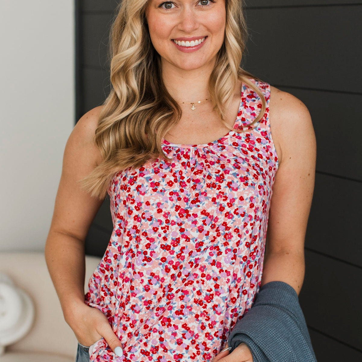 SO ME My Favorite Hug Two Tone Floral Seamless Tank Top in Charcoal Black main image 0