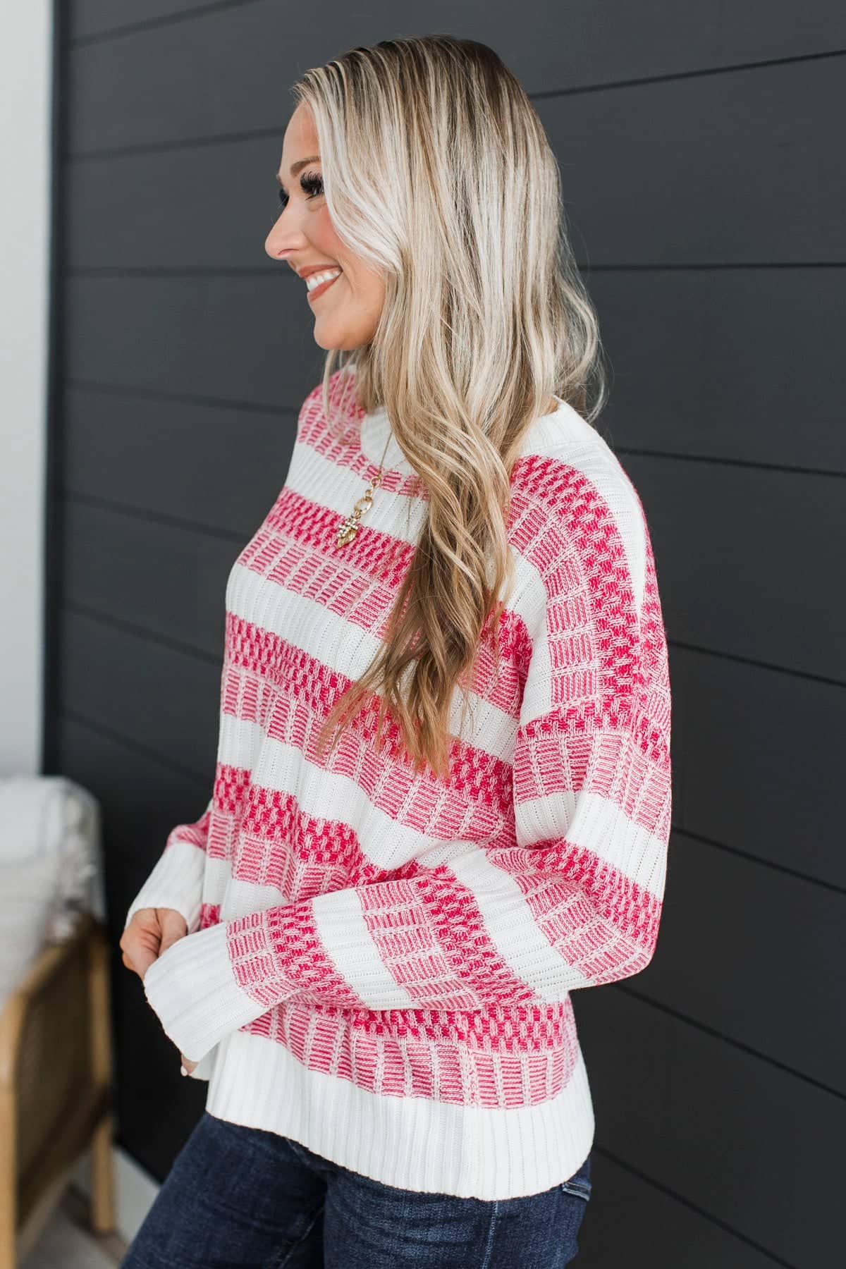 PICONE ピンクと白のストライプ ノースリーブセーター みーやん Smiling Through Life Knit Stripe Sweater- Ivory & Hot Pink