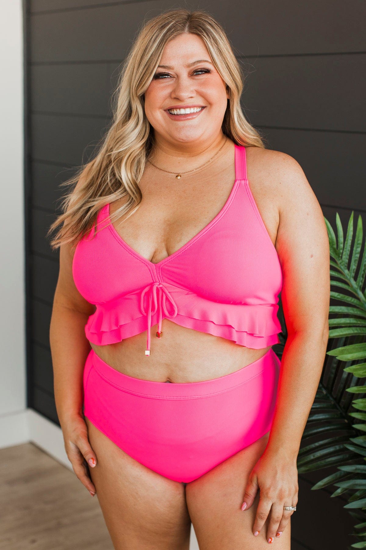 ■新品■PINK(ピンク)プッシュアップトップスビキニセット S Get Active Fuchsia Pink Knotted Bikini Top – Shop the Mint