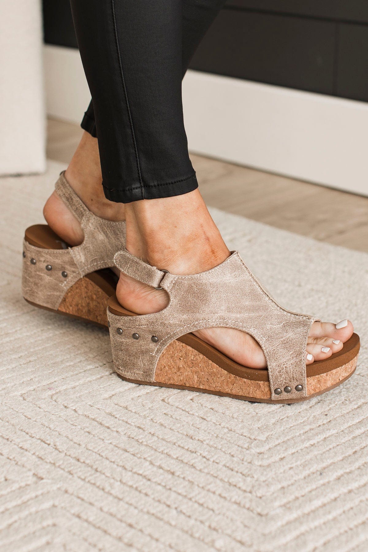 Boutique on sale 9 wedges