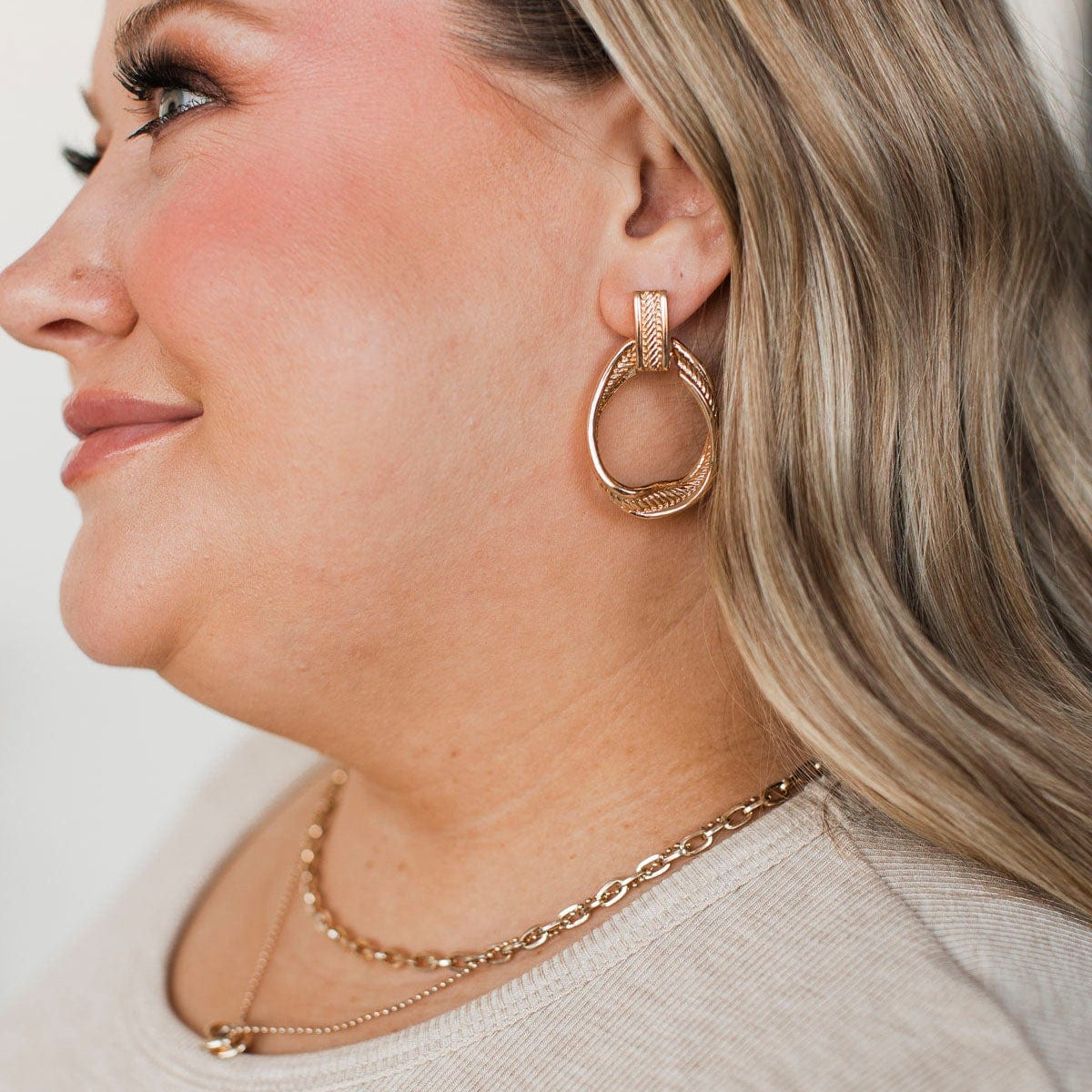 Spring Jewels Absolute Luxury Dangle Earrings- Gold – The Pulse Boutique
