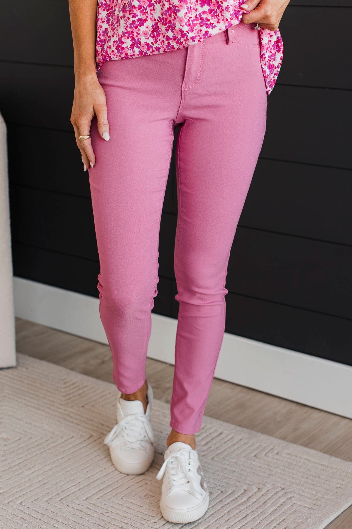 YMI Mid-Rise Jeggings- Brea Wash – The Pulse Boutique