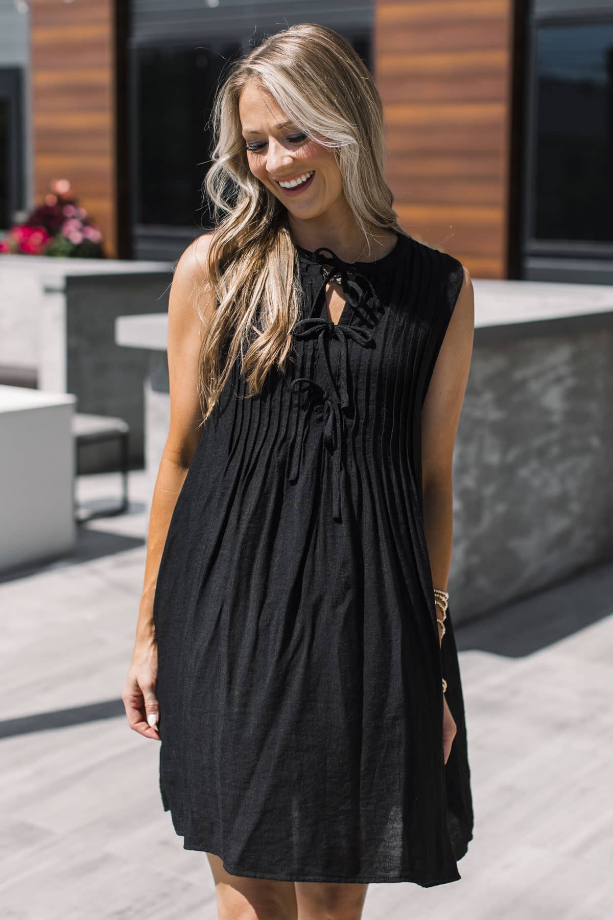 casual sleeveless mini dress Casual Sleeveless Cowl Neck Mini Dress White / L