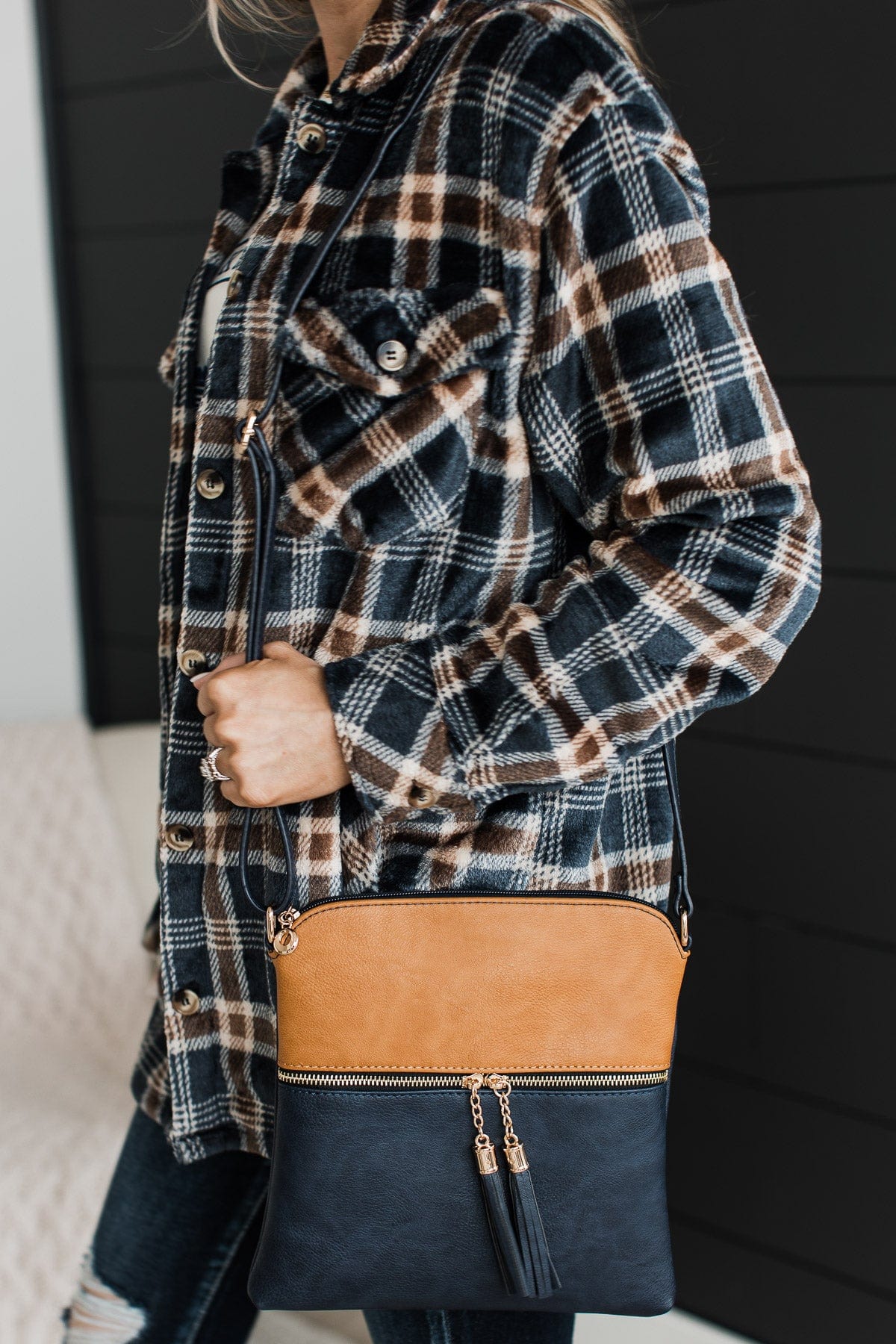 Centered On Style Crossbody Purse- Navy & Tan – The Pulse Boutique