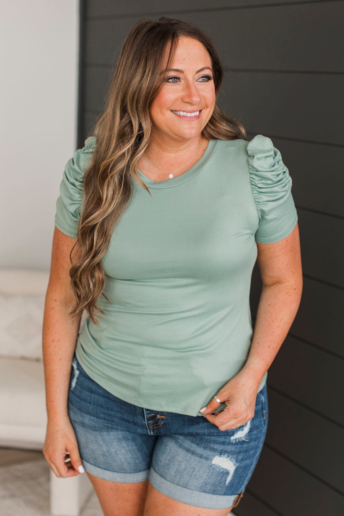 Leah R
