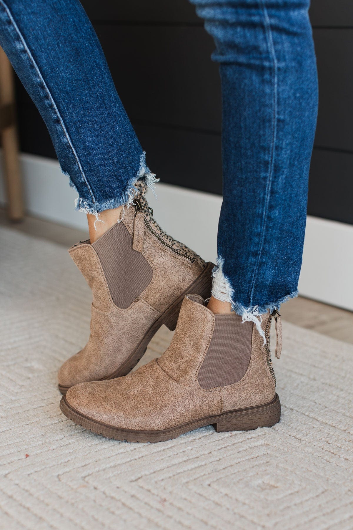 Vienna Boots Lack Beige RHIANAH KNEE HIGH BOOTS IN WIDE CALF