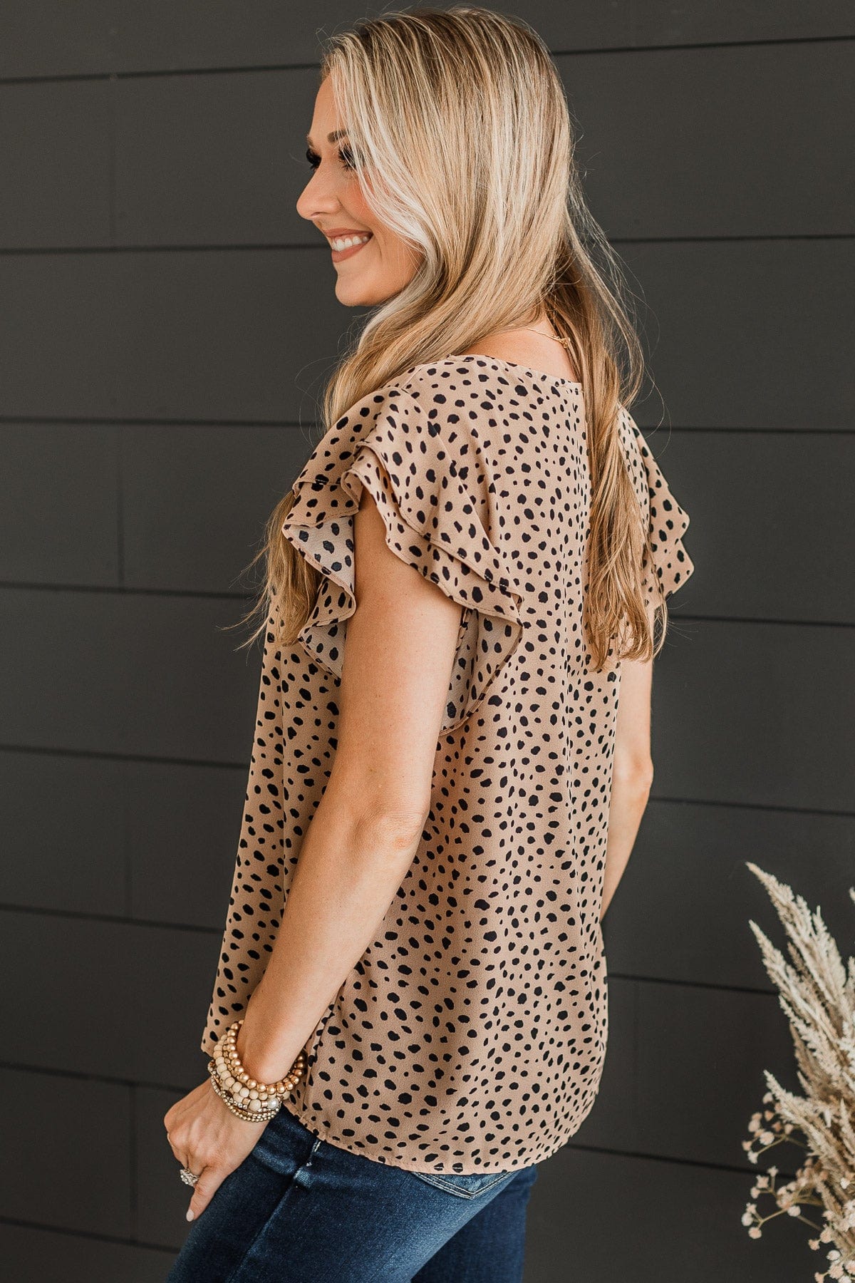 DESCANSO BEIGE RUFFLE BLOUSE
