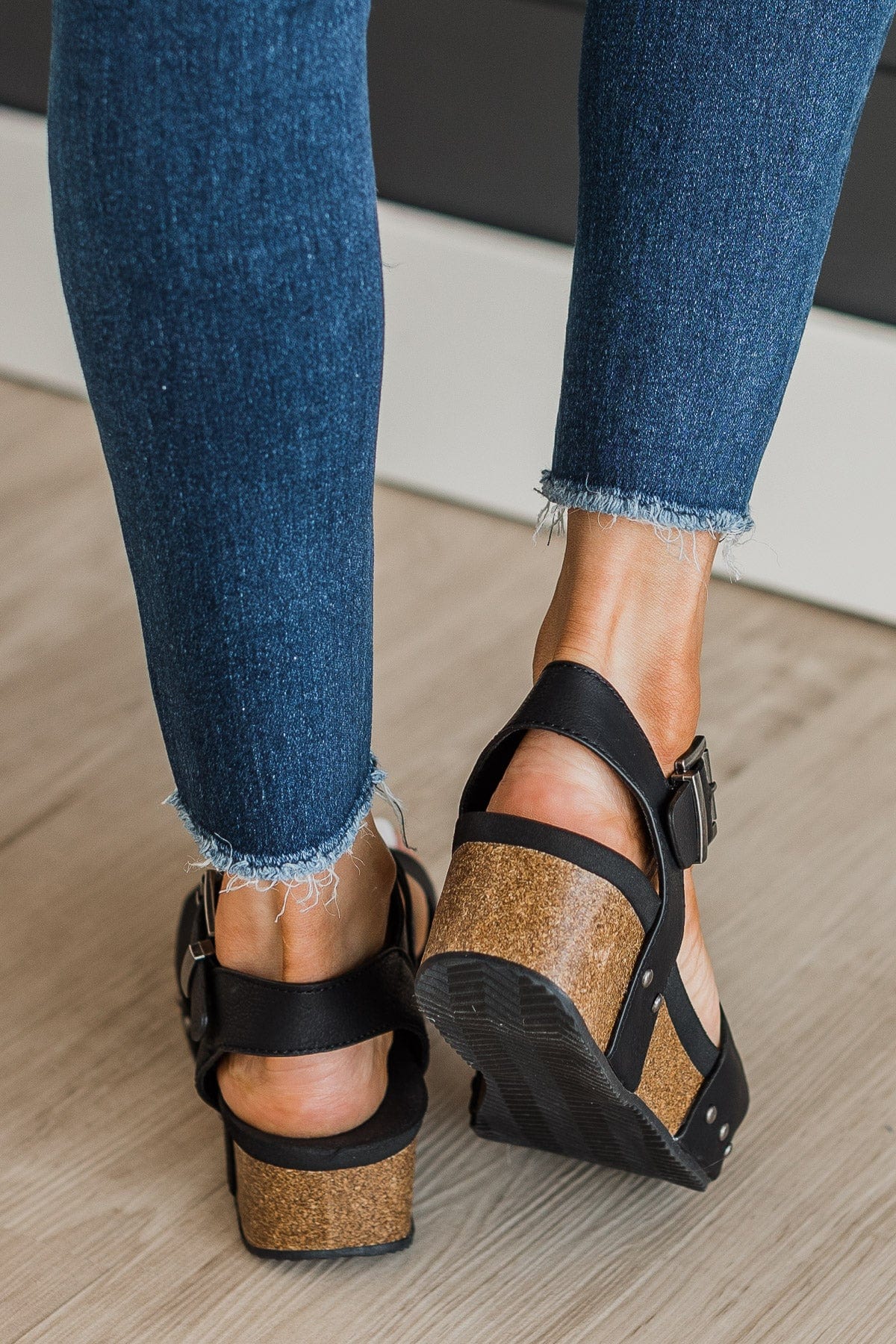 Very G Shayne Wedge Sandals- Black – The Pulse Boutique