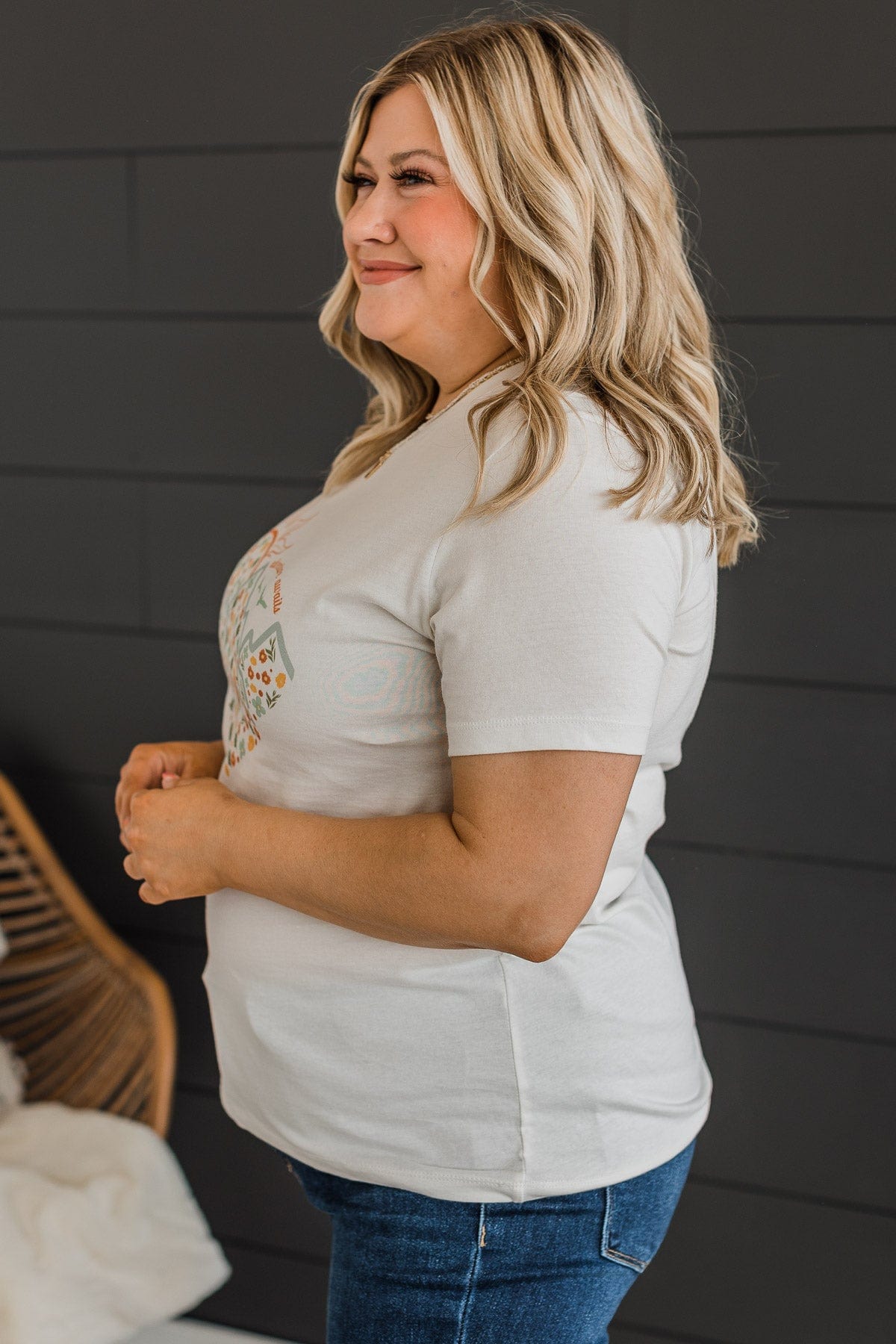 "Adventure Awaits" Graphic Tee- Light Cream