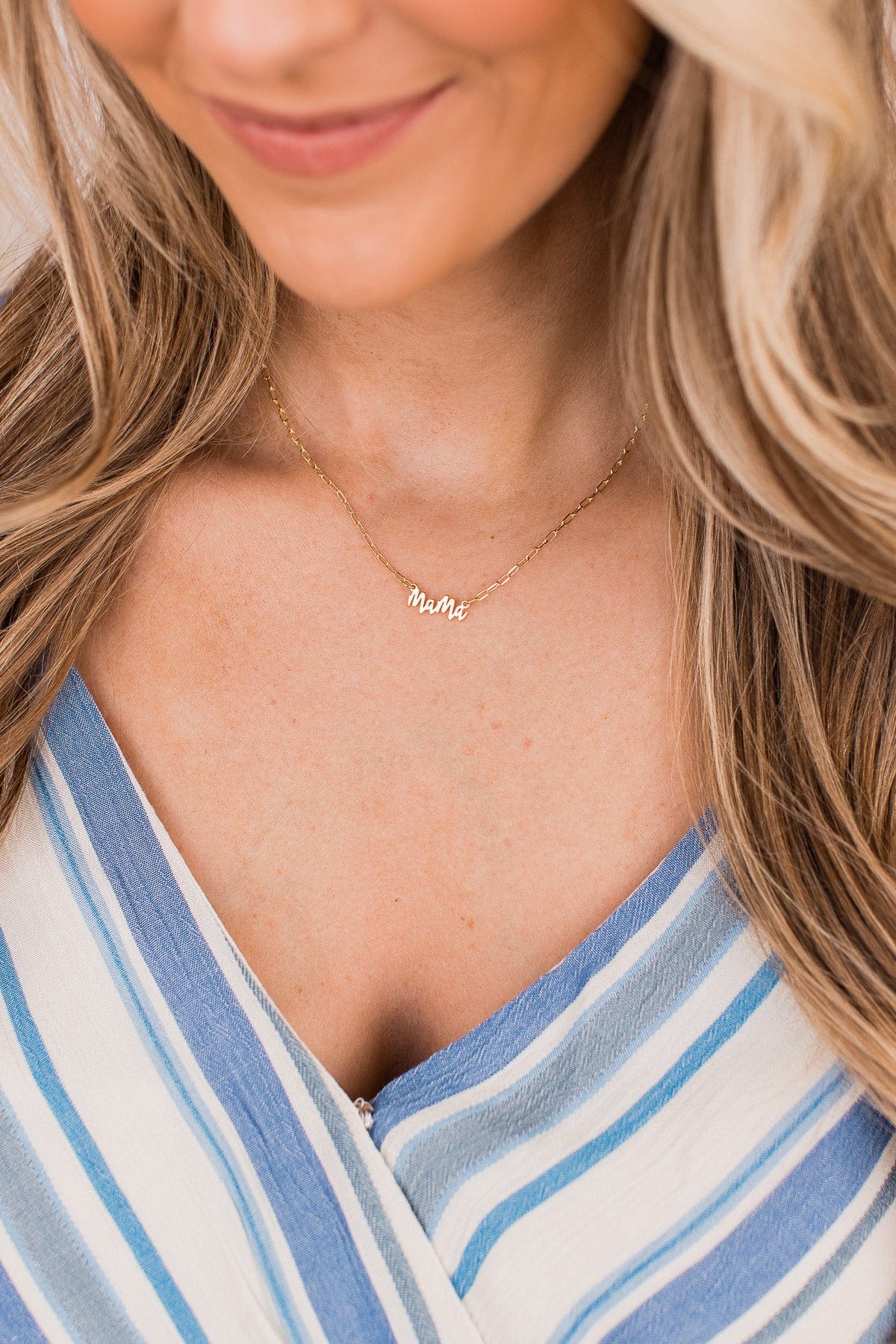 Cursive "Mama" Chain Necklace- Gold
