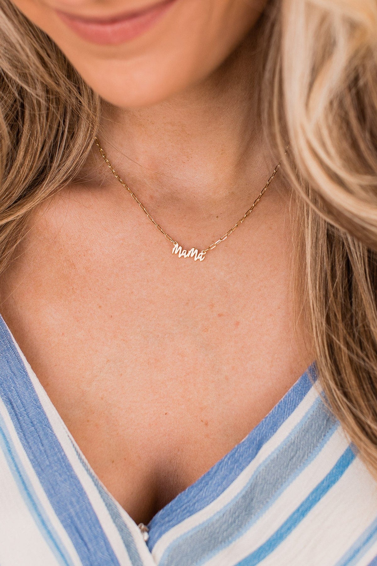 Cursive "Mama" Chain Necklace- Gold