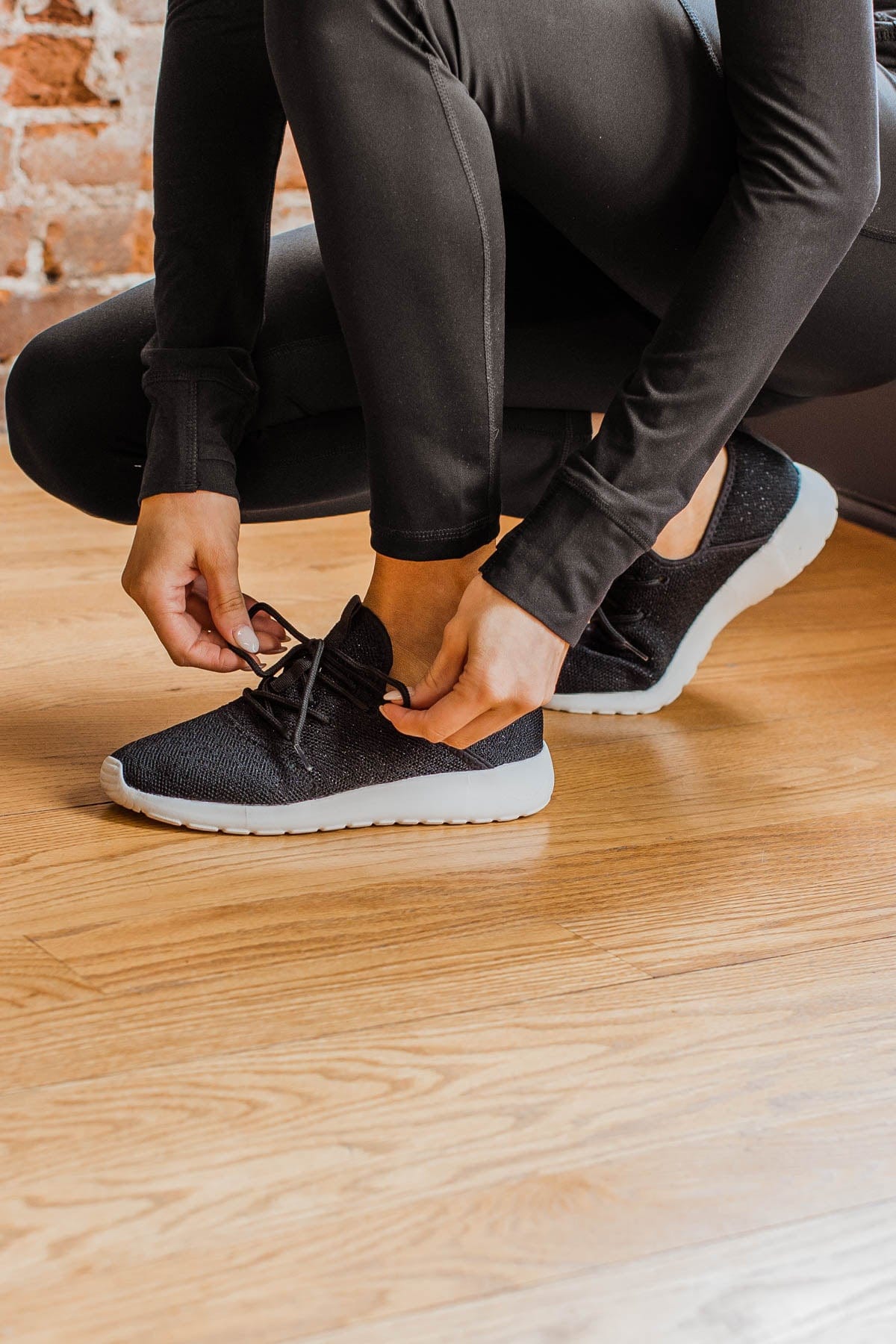 Very G Liliana Sneakers- Black