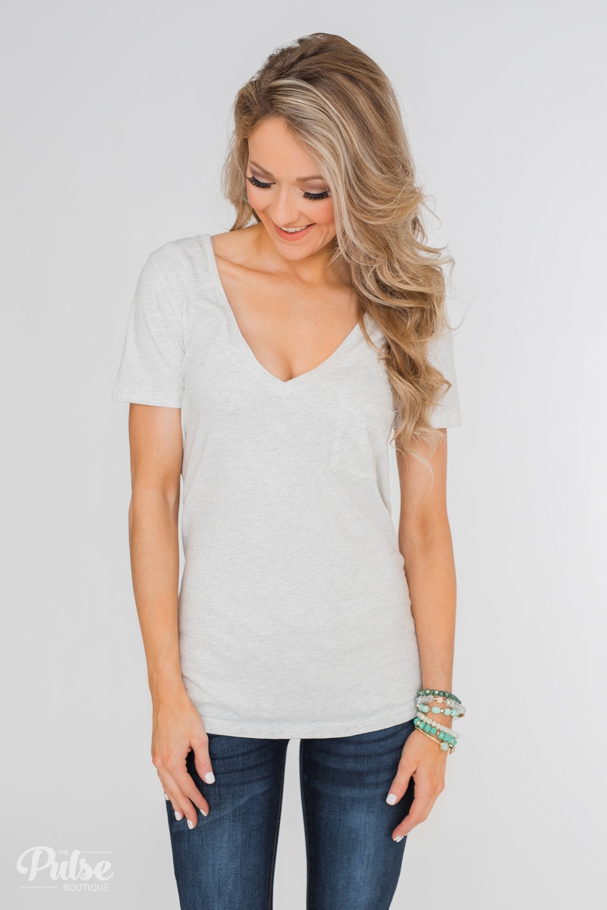 Essential V-Neck Pocket Tee Shirt- Heather Off White