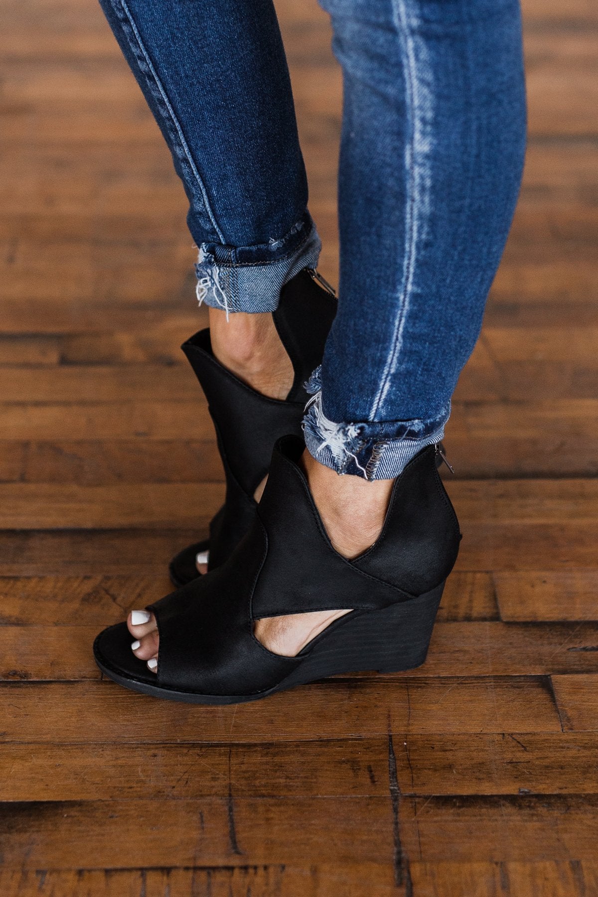 Very G Hollyridge Peep Toe Wedges- Black – The Pulse Boutique