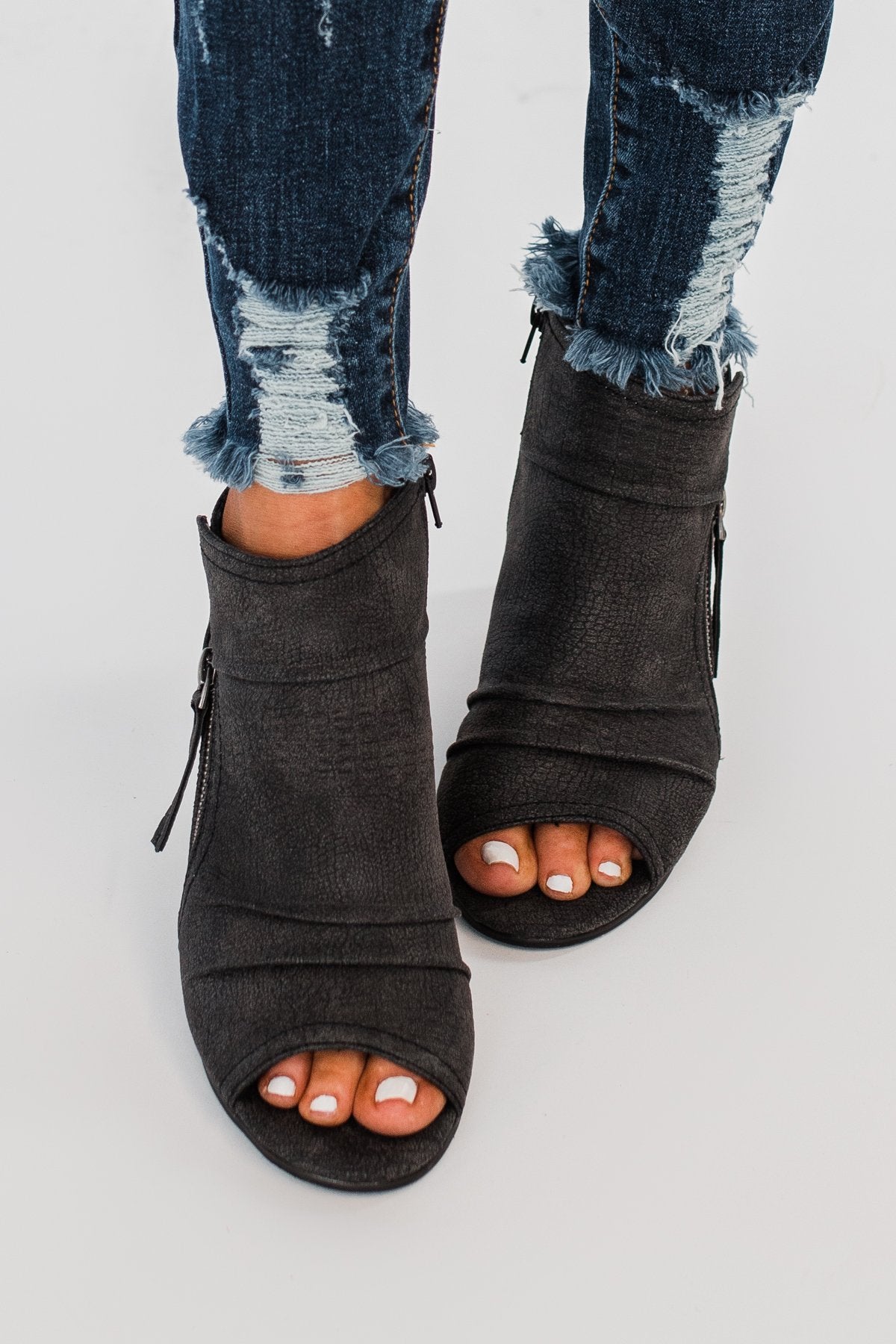 Very G Wonderluet Peep Toe Booties Black