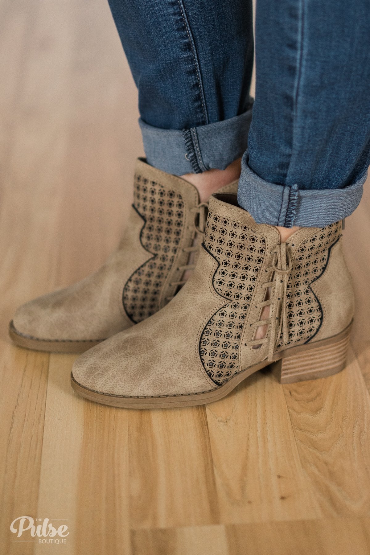 Very G Mata Ankle Boots- Cream