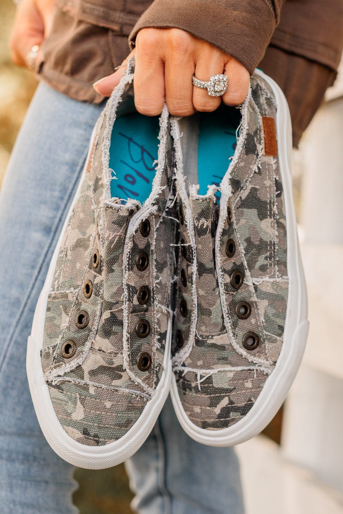 Blowfish Play Sneakers Natural Love Not War