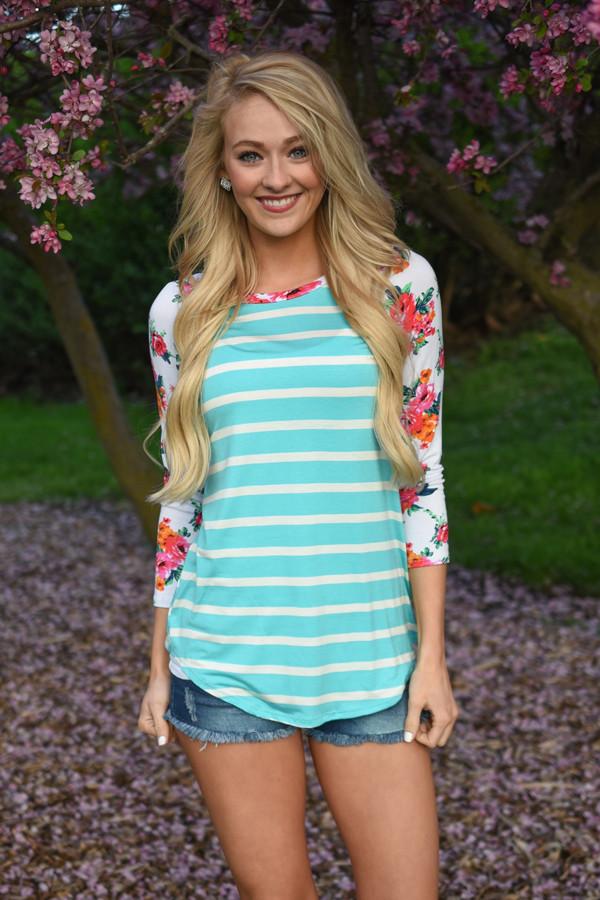 Crowd Pleaser Floral Top ~ Mint