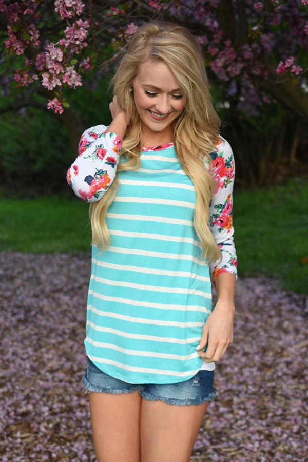 Crowd Pleaser Floral Top ~ Mint