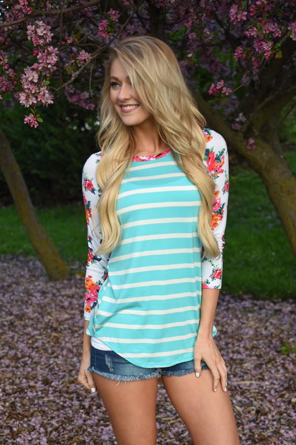 Crowd Pleaser Floral Top ~ Mint