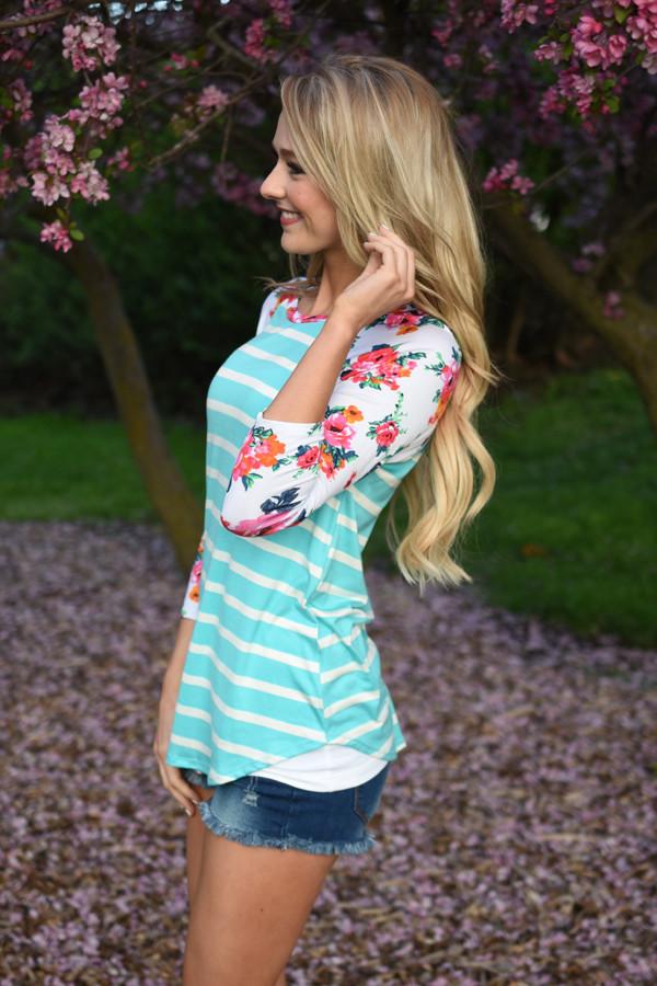 Crowd Pleaser Floral Top ~ Mint