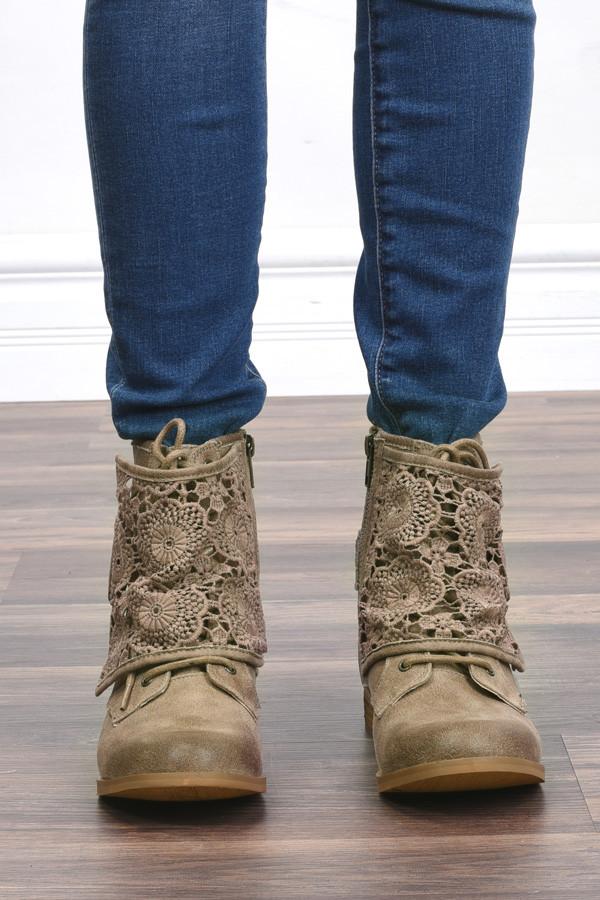 Crunchy Booties ~ Biege