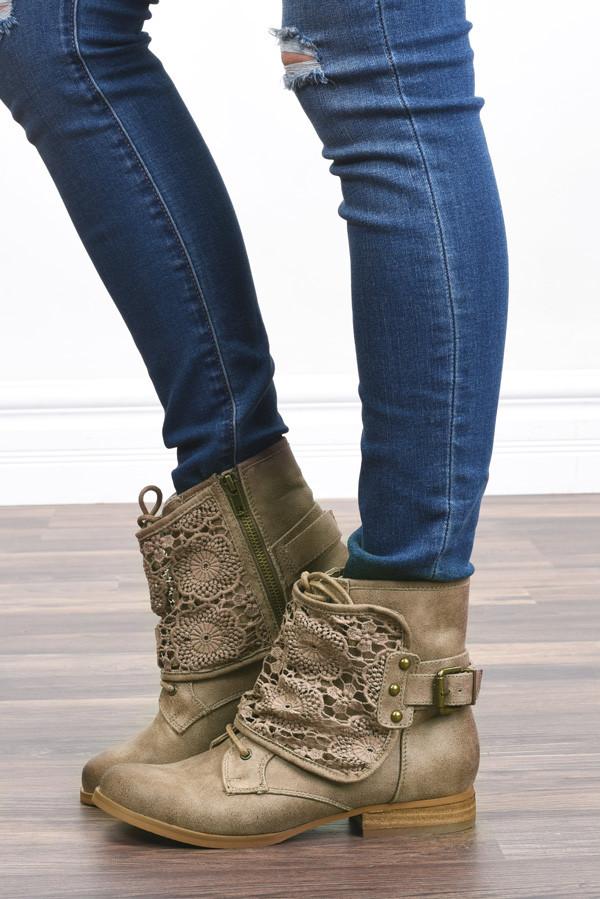 Crunchy Booties ~ Biege
