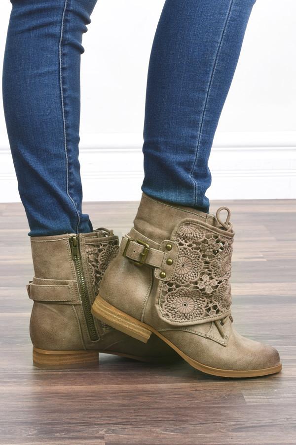 Crunchy Booties ~ Biege