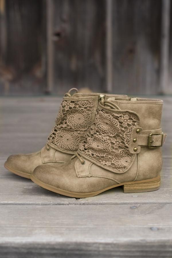 Crunchy Booties ~ Biege