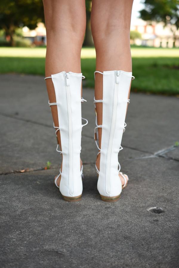Women's Gladiator Flat Sandals - Strappy Fisherman Sandals With Ankle Strap (White, Size 5.5)