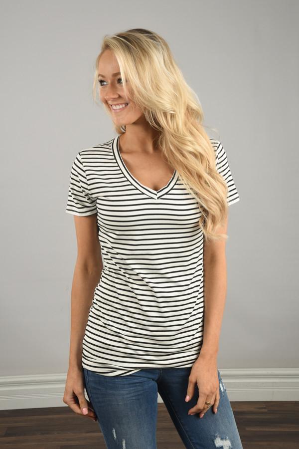 Run the World Tee ~ Black & White
