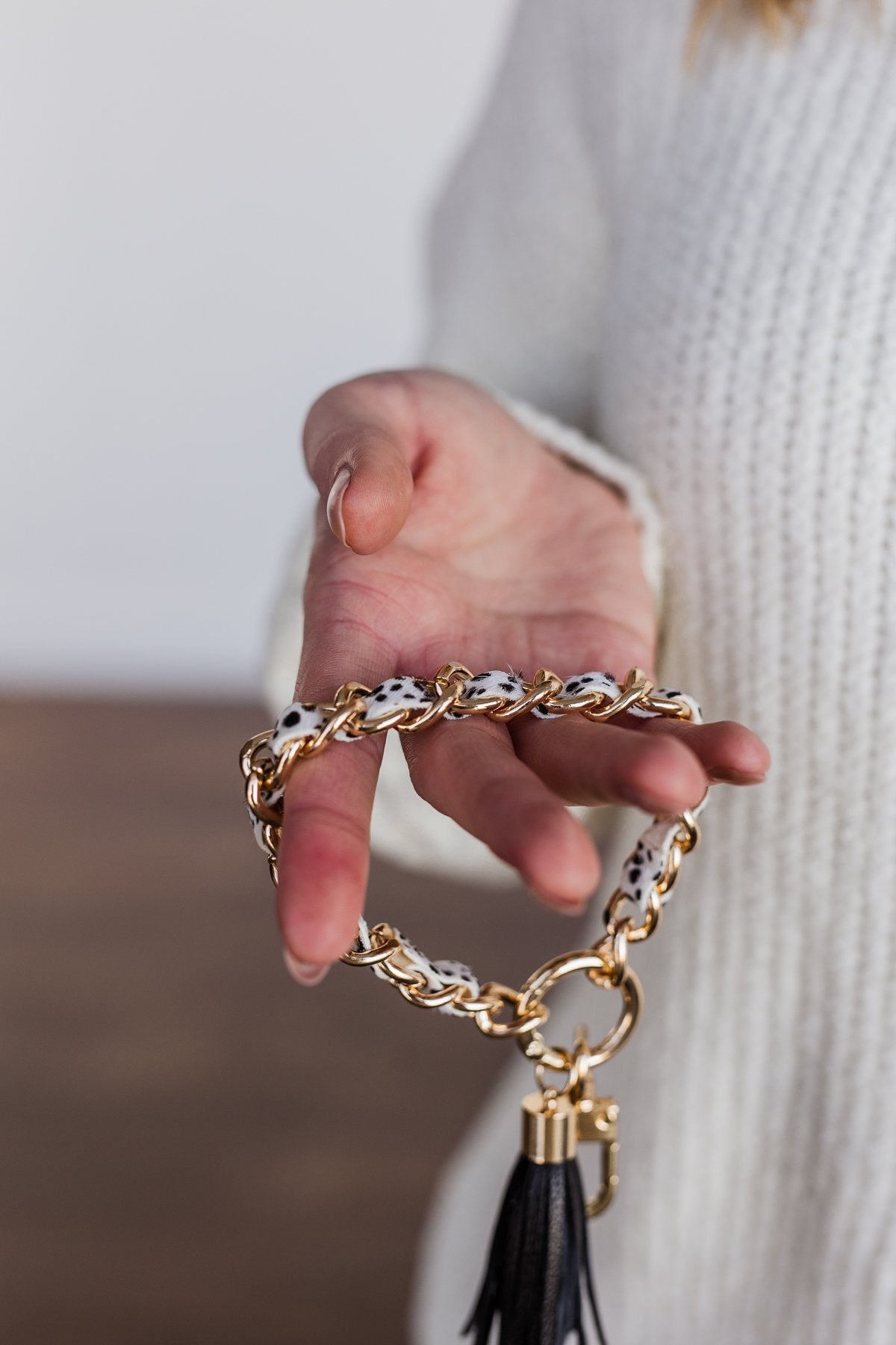 Chic Designs Gold Tasseled Key Chain- White