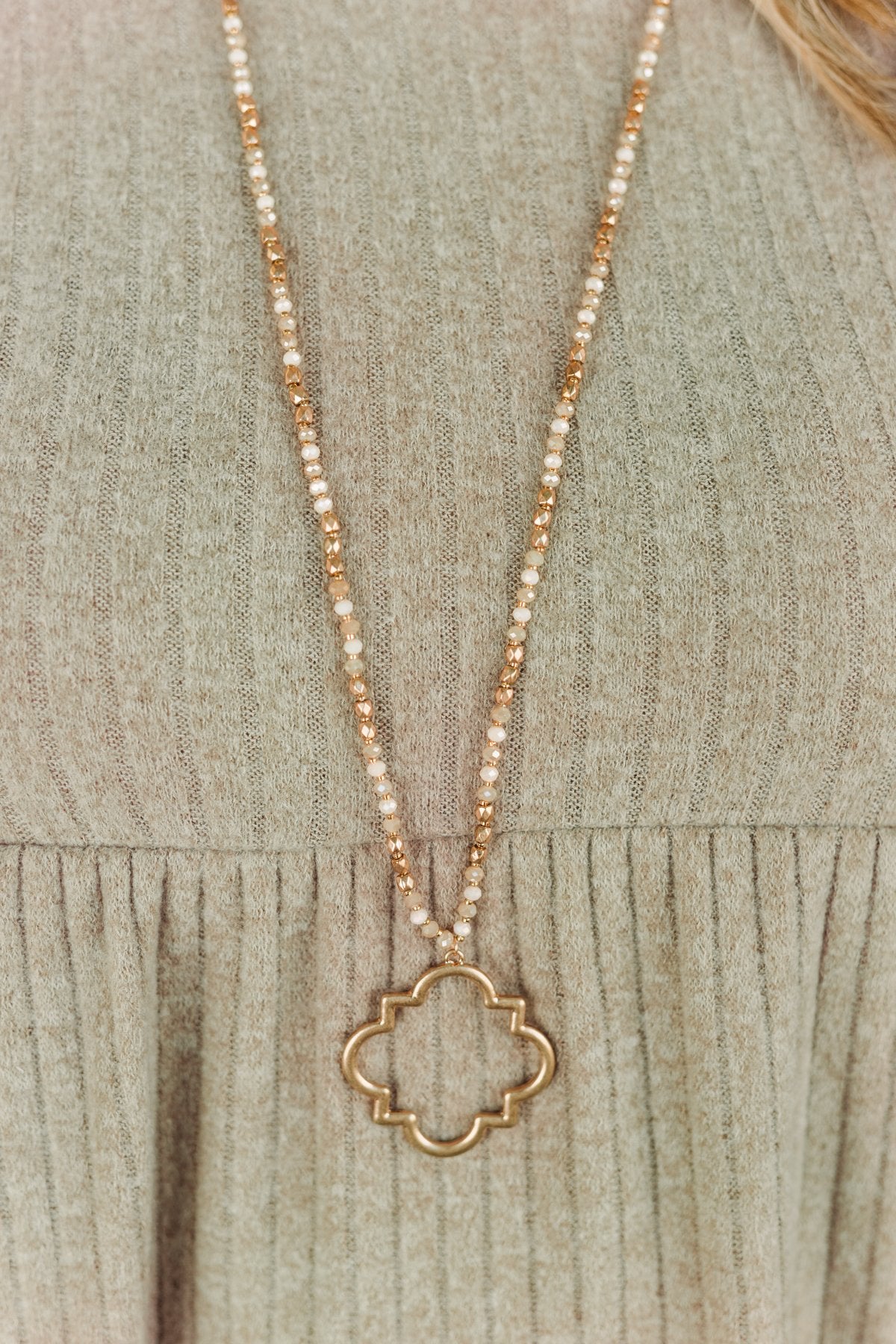 Pretty Pendant Beaded Necklace- Gold & Ivory