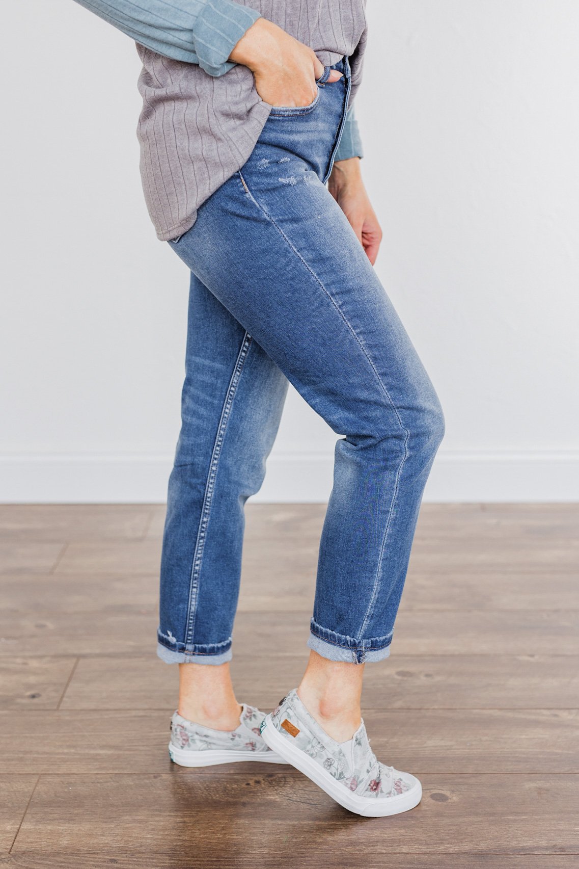 Vervet Stretch Mom Jeans- Sierra Wash