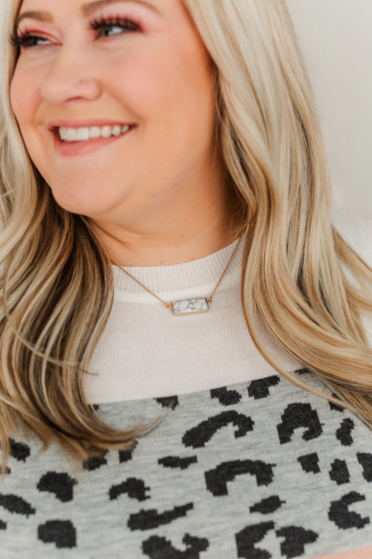 Rise & Shine Marbled Pendant Necklace- White & Gold