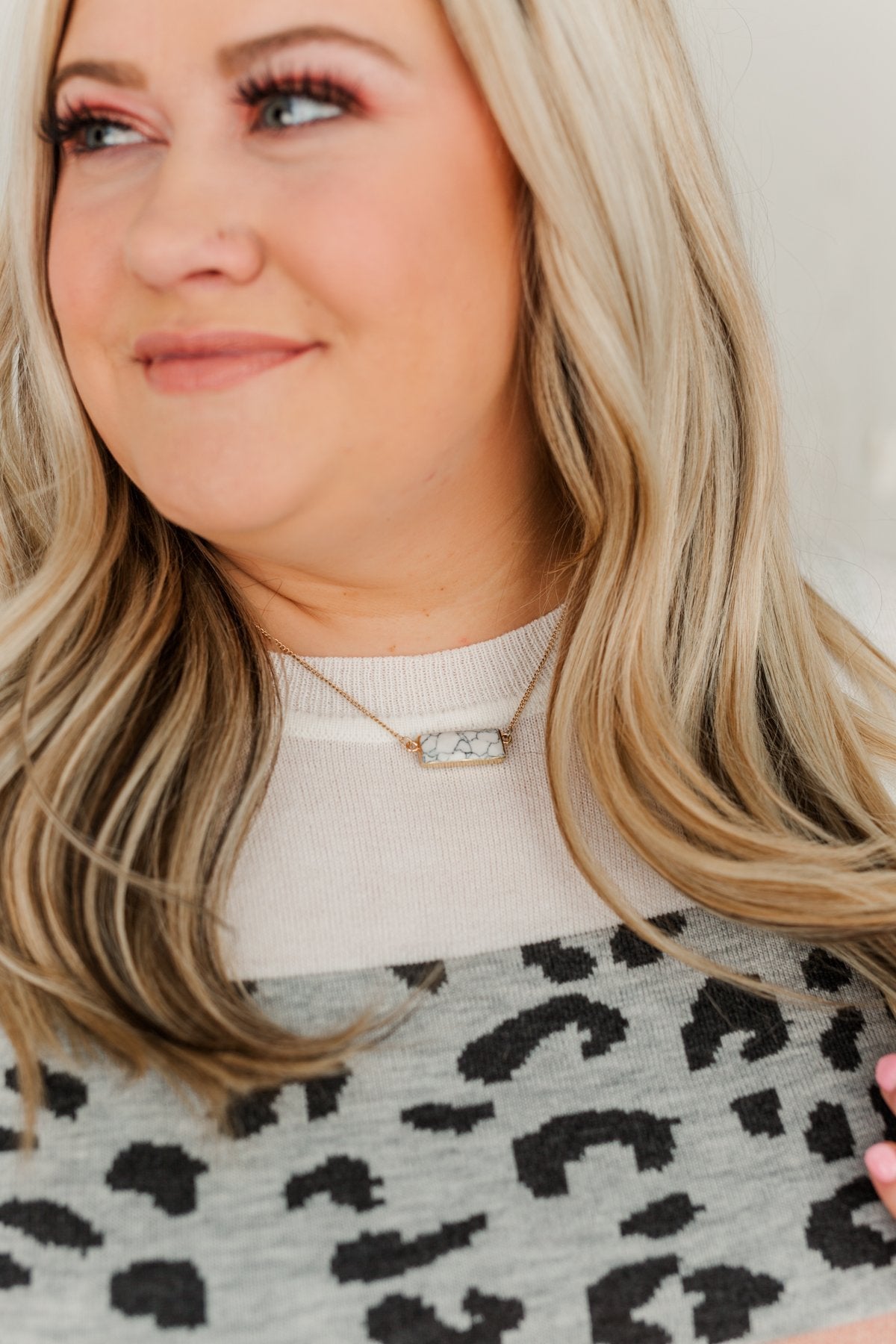 Rise & Shine Marbled Pendant Necklace- White & Gold