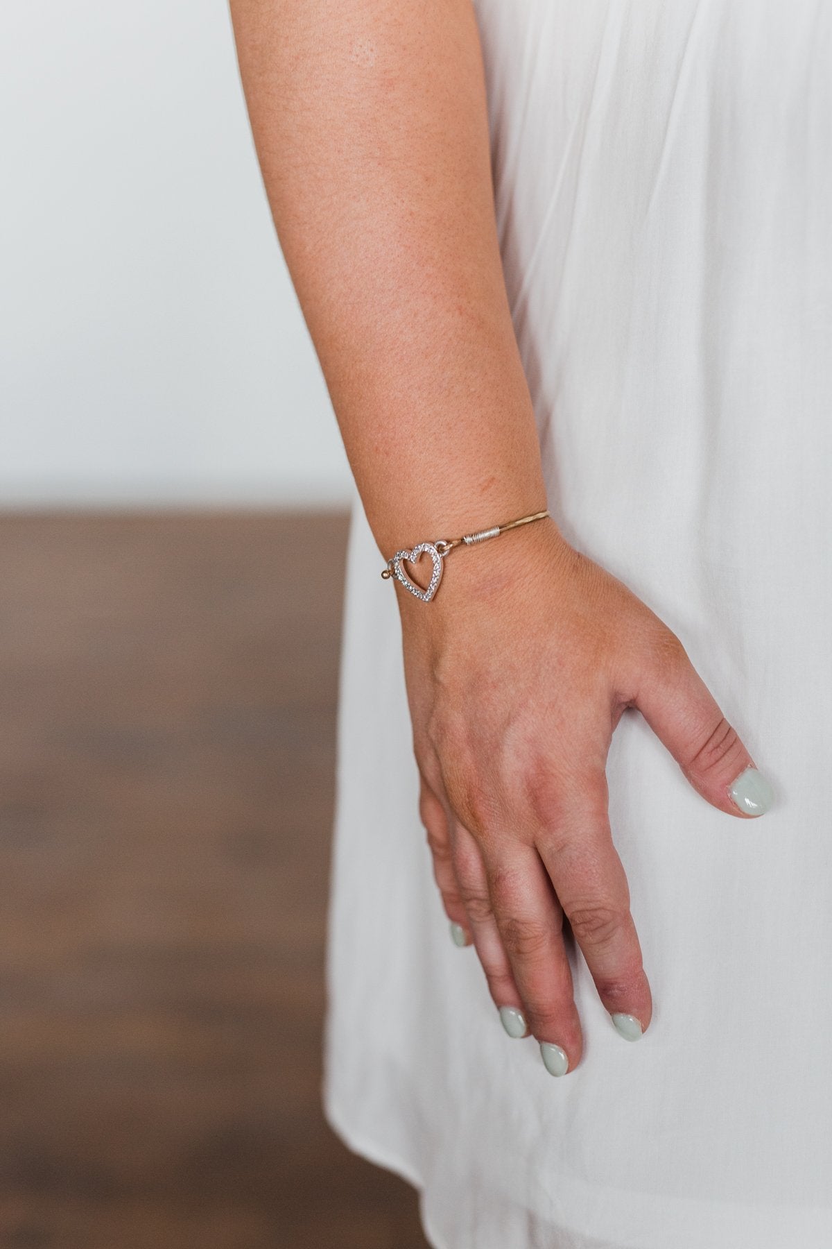 Single Diamond Studded Heart Bracelet- Bronze