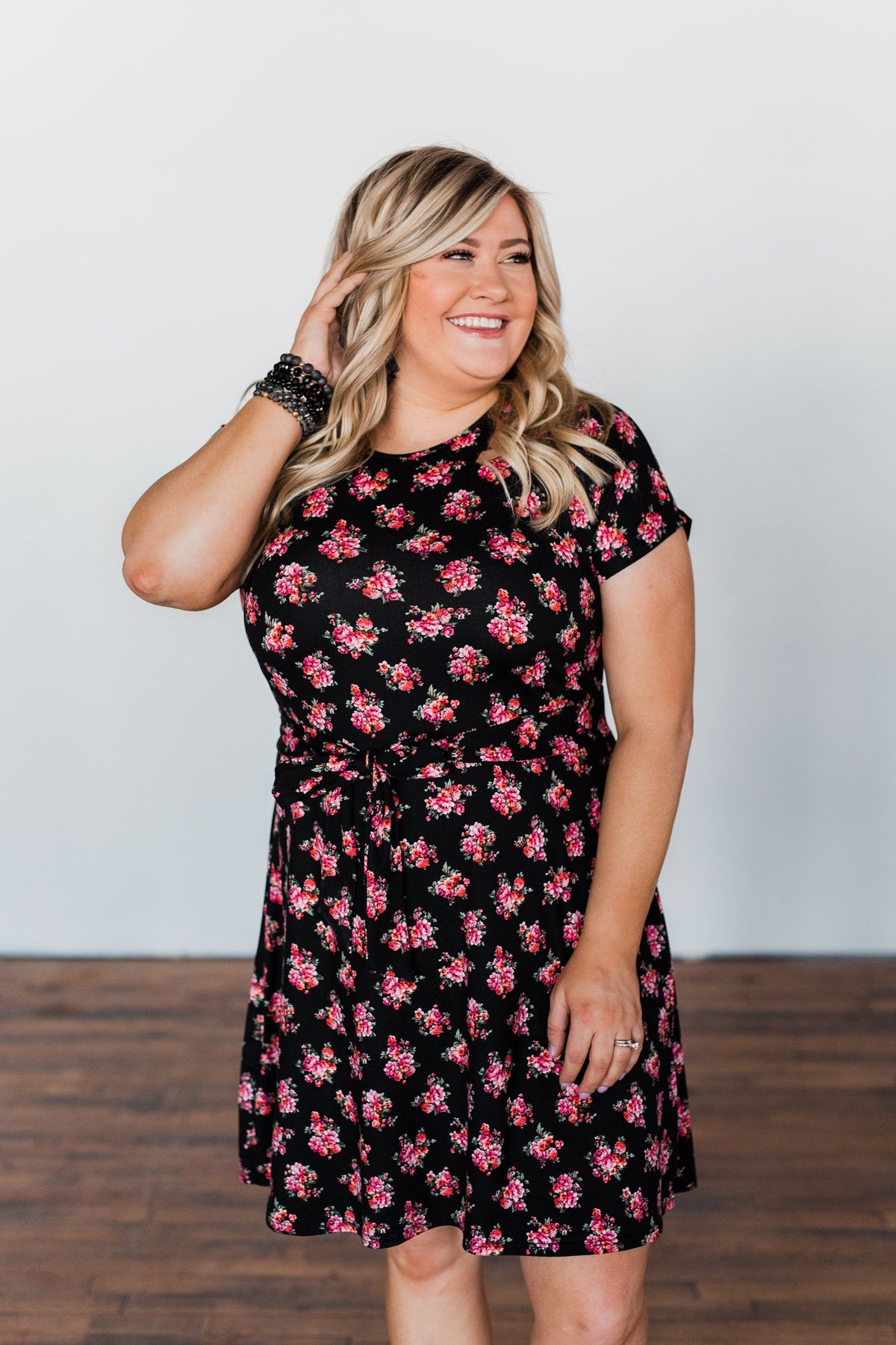 Friendly Feelings Short Sleeve Floral Dress- Black – The Pulse Boutique
