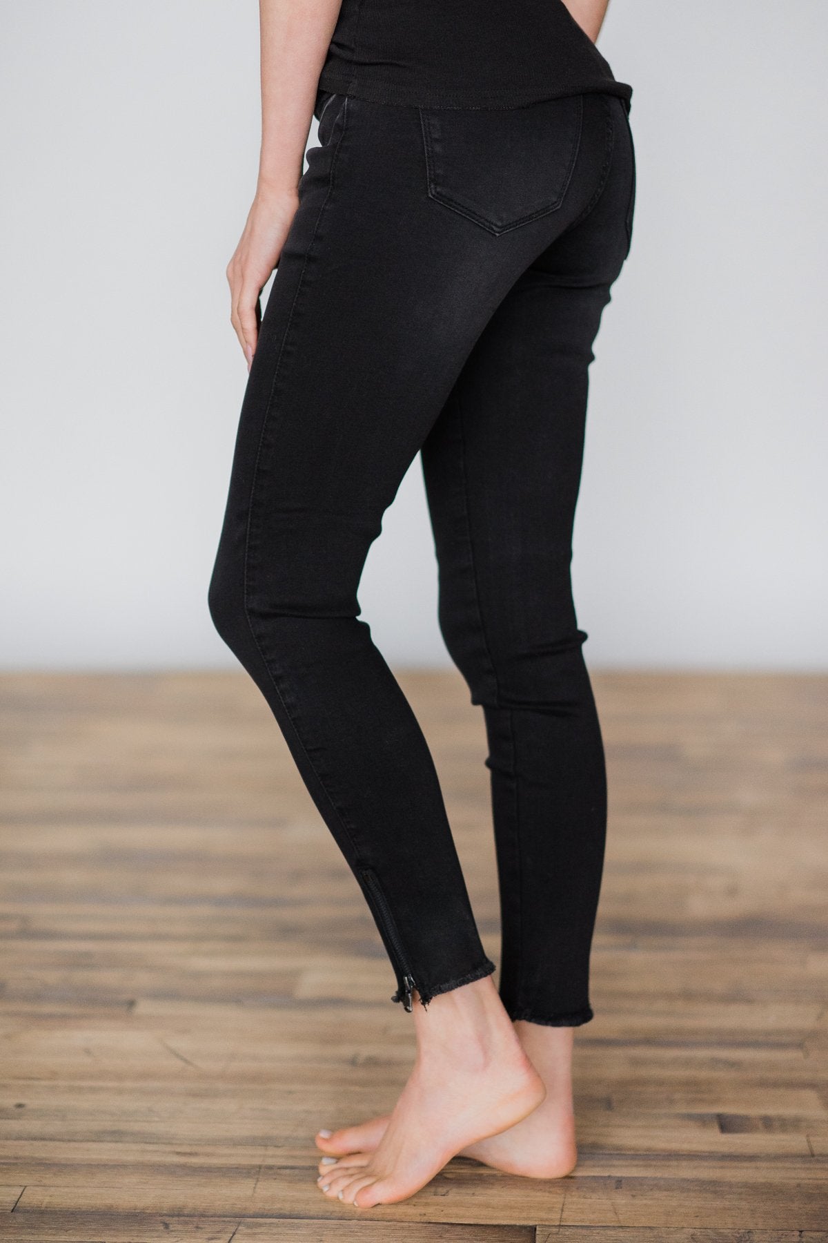 Kan Can Jeans ~ Black Side Ankle Zipper Skinnies