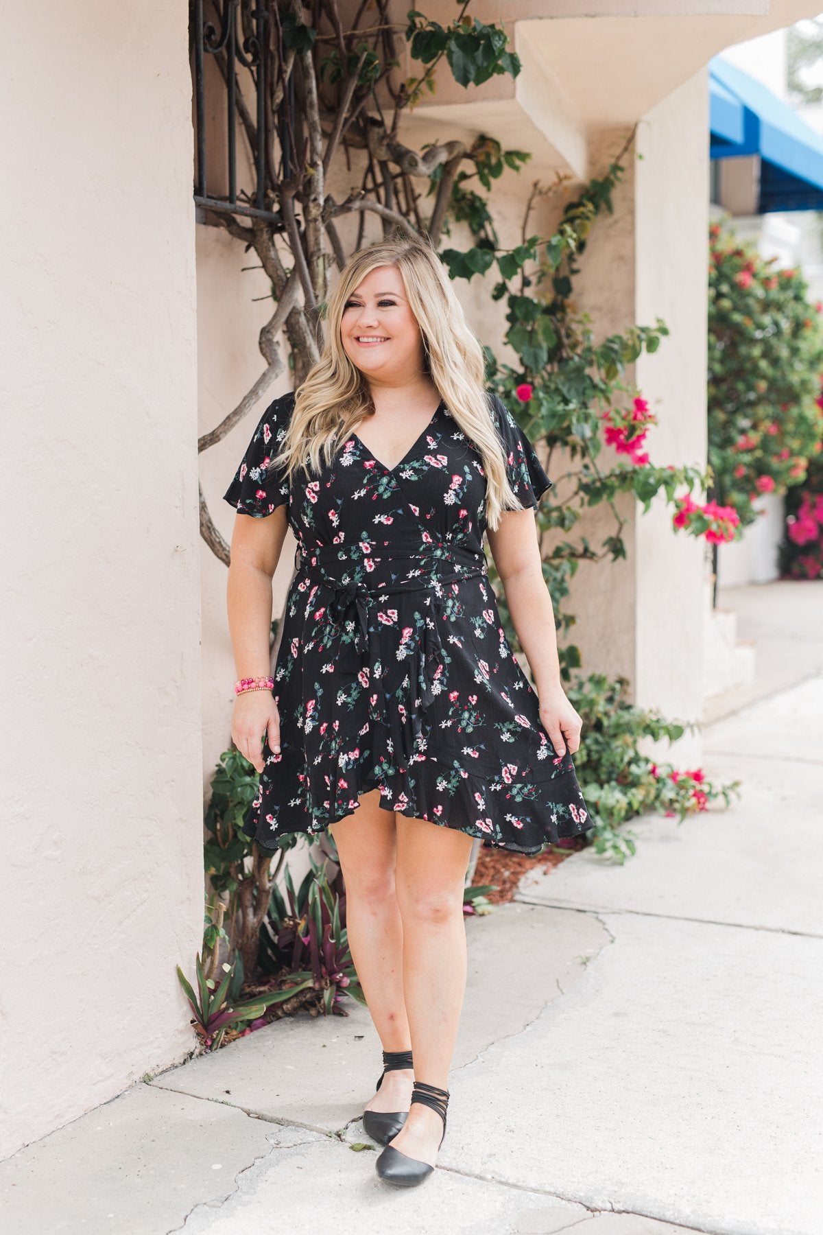 Short Sleeve V-Neck Wrap Detail Dress- Black