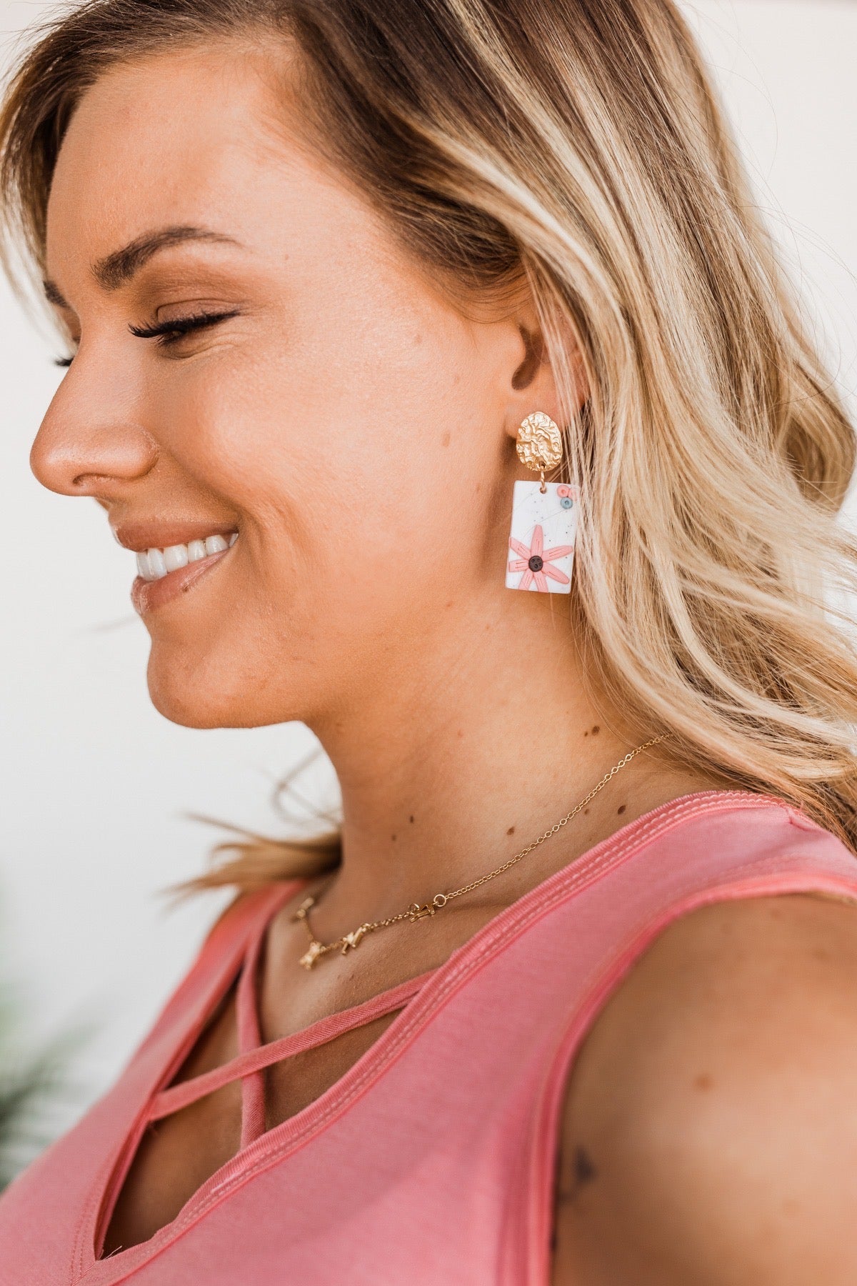 Sunshine Kisses Gold Pendant Dangle Earrings- White & Pink