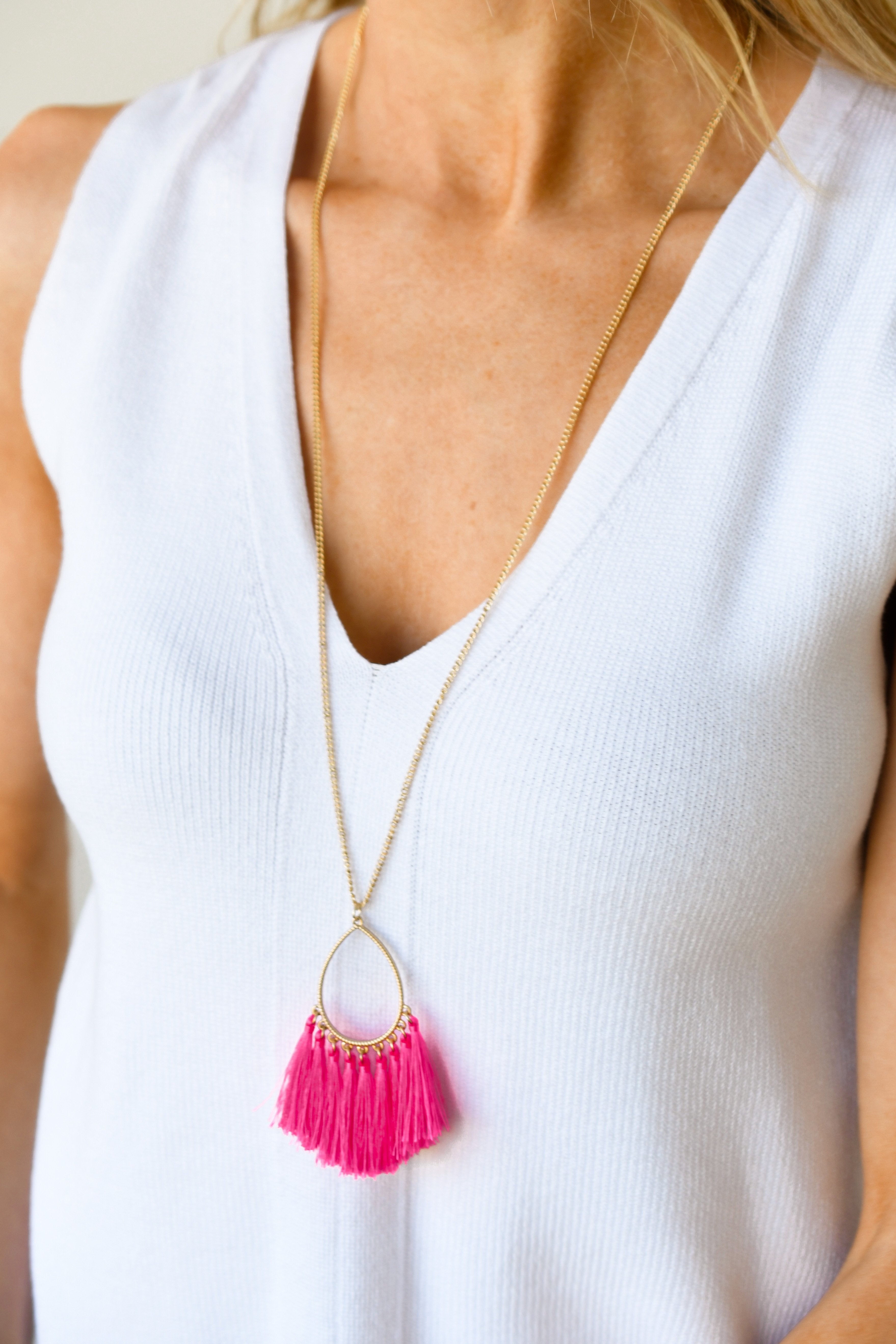 Pink tassel necklace deals