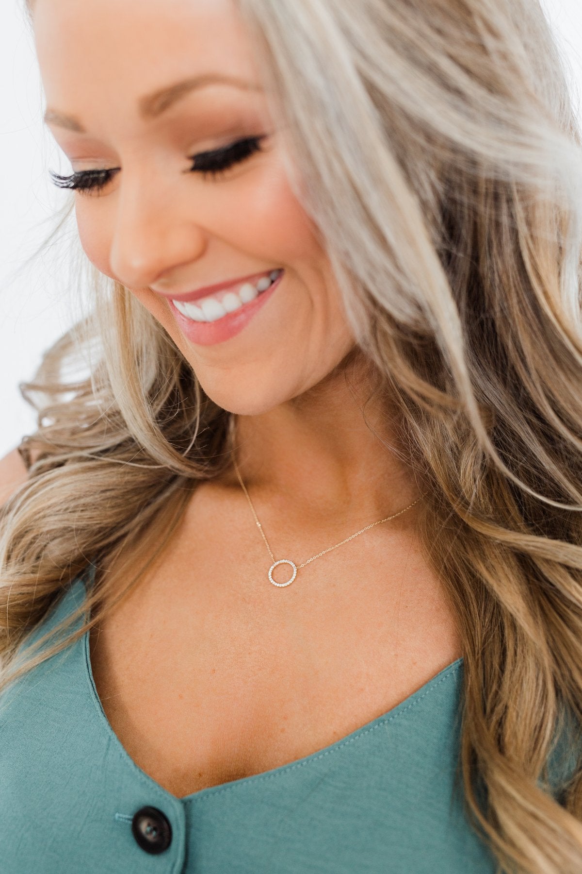 Single Diamond Studded Circle Necklace- Gold