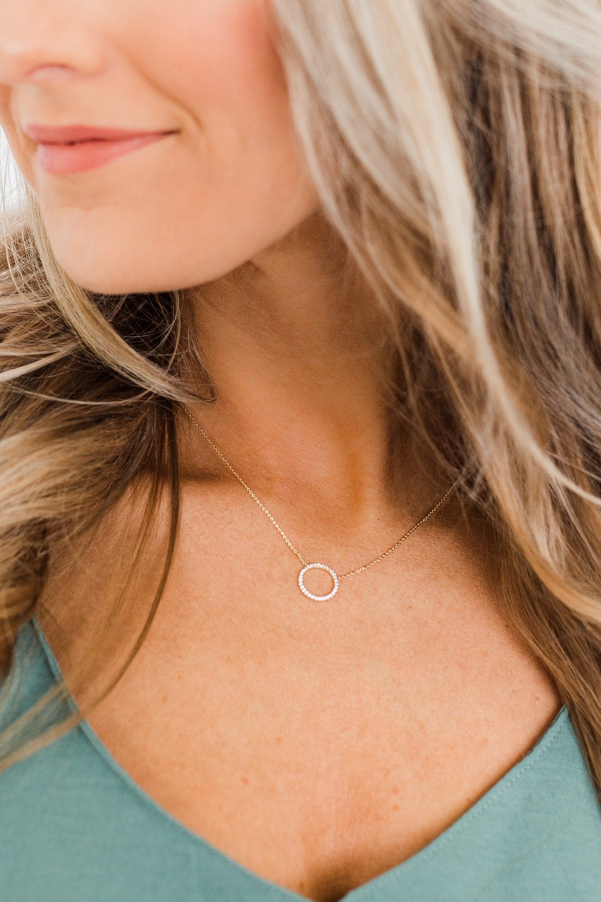 Single Diamond Studded Circle Necklace- Gold
