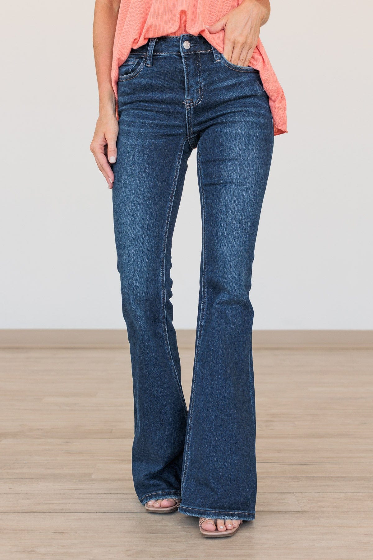 Vervet Mid-Rise Flare Jeans- Elsa Wash – The Pulse Boutique