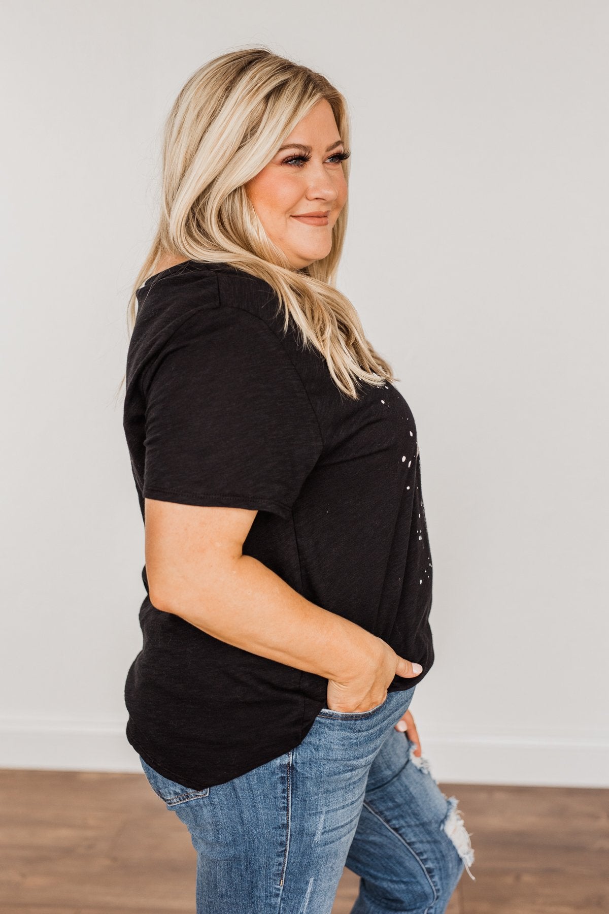 "Mama Knows Best" Distressed Graphic Tee- Black