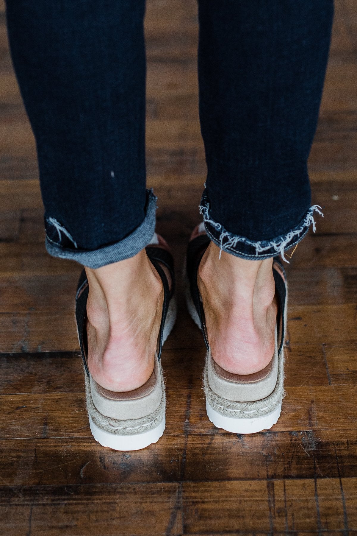 Very G Elvina Platform Sandals- Black