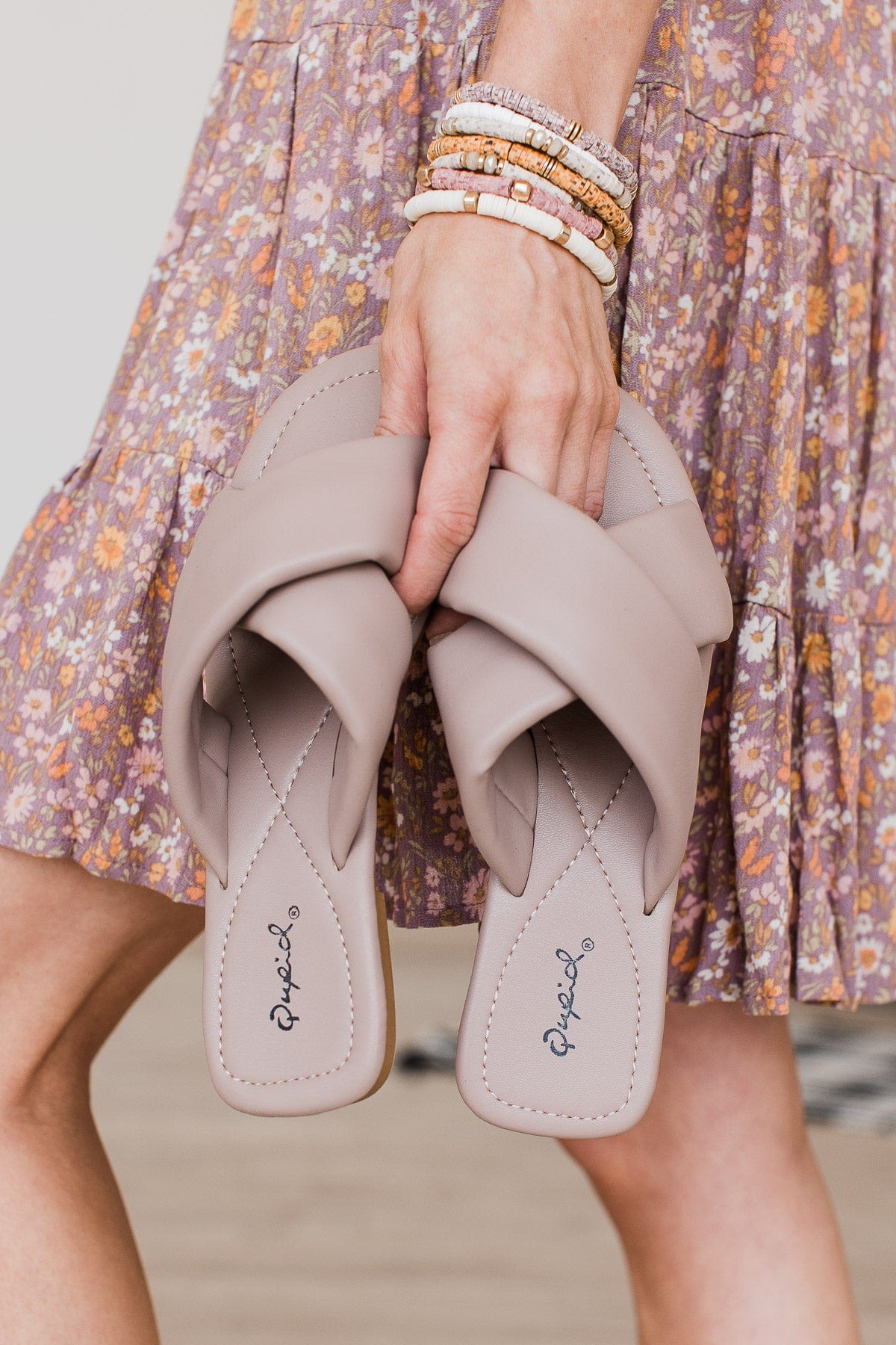 Qupid flip flops discount