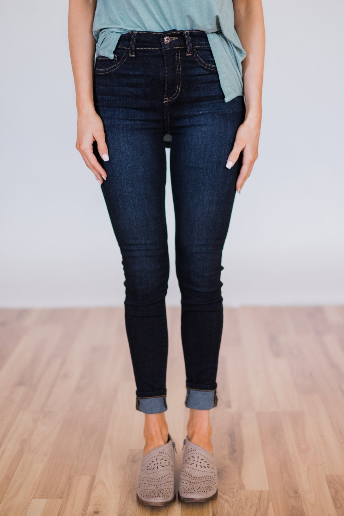 Sneak Peek Jeans- Kimberly Wash