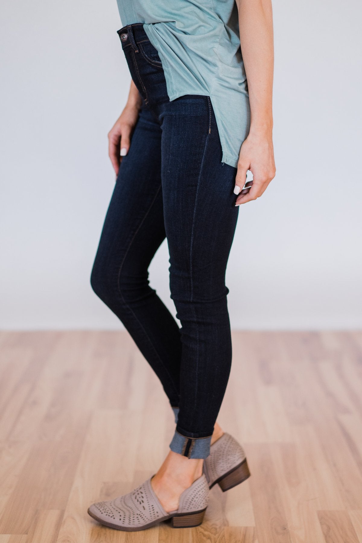 Sneak sales peek jeans